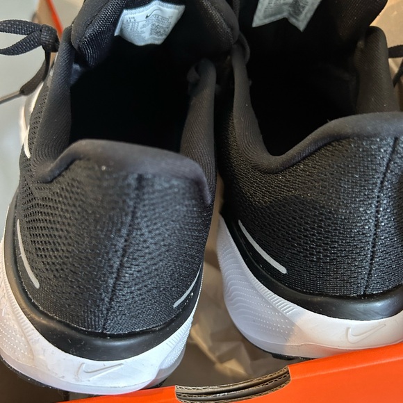 Athletic_Shoes
